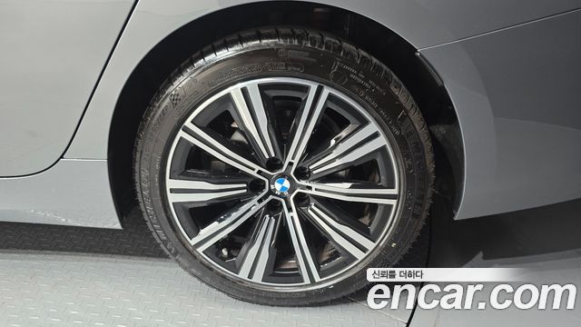 BMW 3-Series 320i