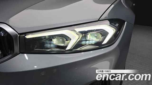 BMW 3-Series 320i