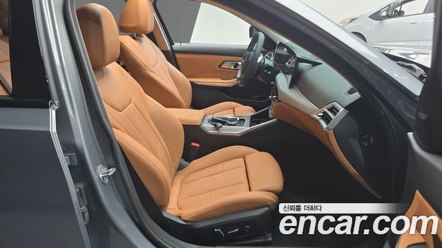 BMW 3-Series 320i