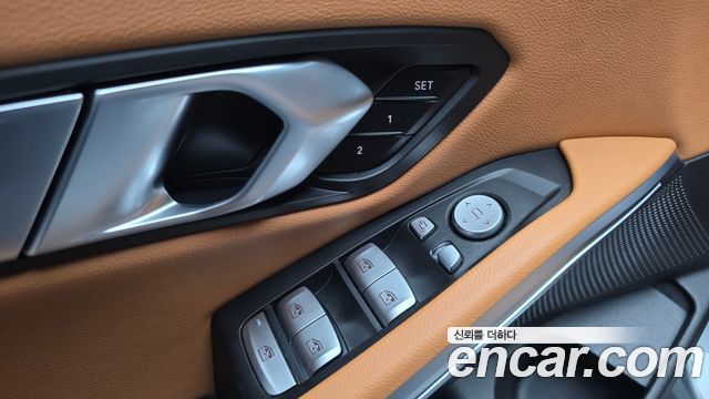 BMW 3-Series 320i
