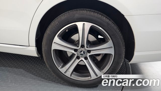 Mercedes-Benz E-Class E220d Avantgarde