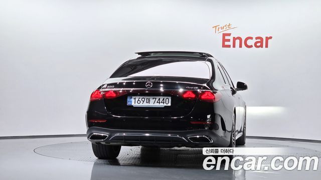 Mercedes-Benz E-Class E300 4MATIC AMG Line