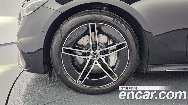 Mercedes-Benz E-Class E300 4MATIC AMG Line