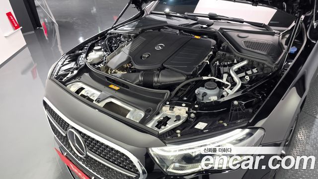 Mercedes-Benz E-Class E300 4MATIC AMG Line