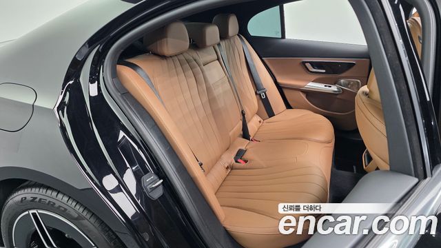 Mercedes-Benz E-Class E300 4MATIC AMG Line