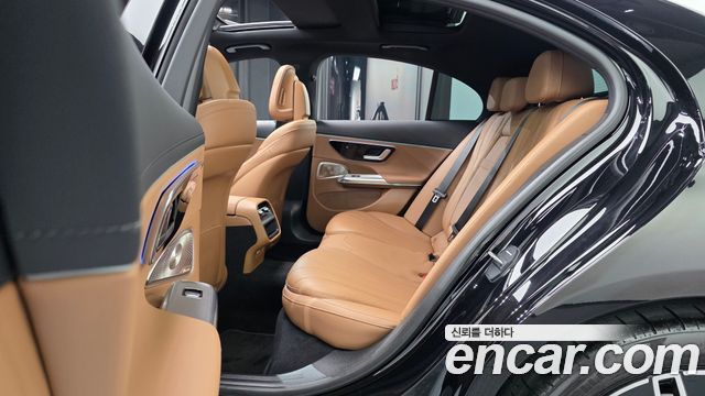 Mercedes-Benz E-Class E300 4MATIC AMG Line