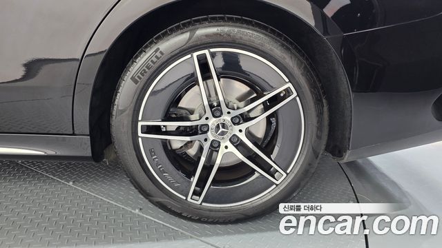 Mercedes-Benz E-Class E300 4MATIC AMG Line