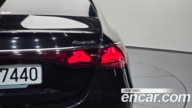 Mercedes-Benz E-Class E300 4MATIC AMG Line