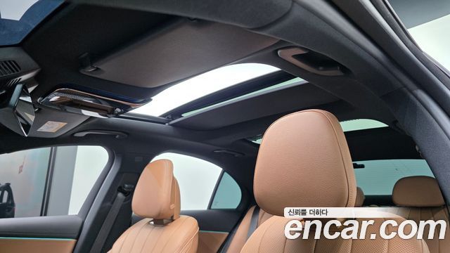 Mercedes-Benz E-Class E300 4MATIC AMG Line