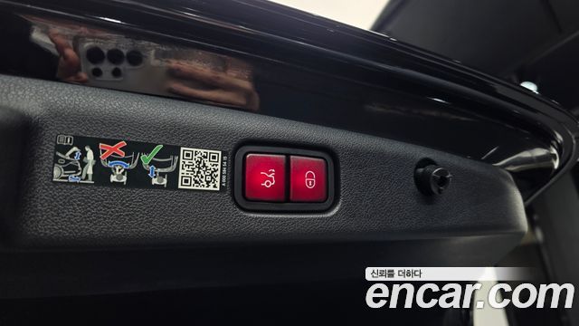 Mercedes-Benz E-Class E300 4MATIC AMG Line