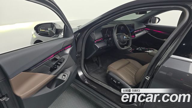 BMW 5-Series 520i