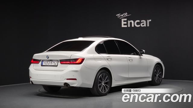 BMW 3-Series 320i