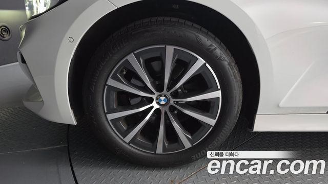 BMW 3-Series 320i