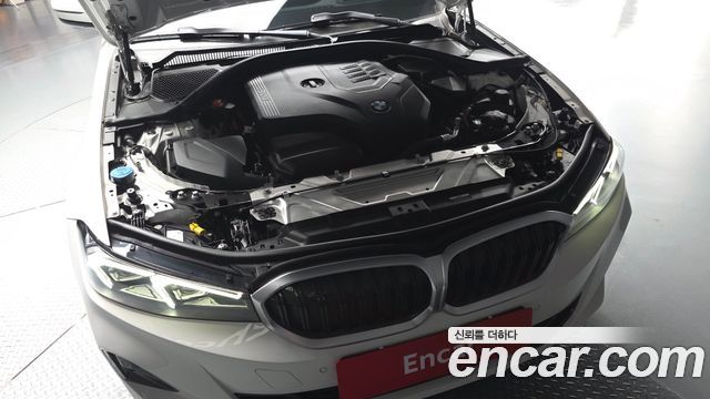 BMW 3-Series 320i