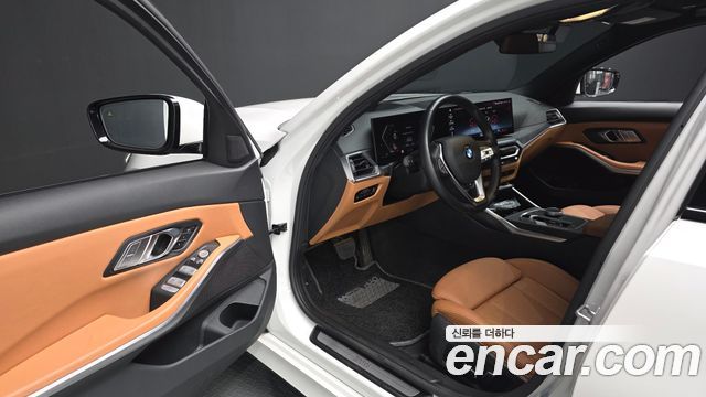 BMW 3-Series 320i