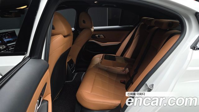 BMW 3-Series 320i