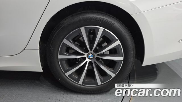 BMW 3-Series 320i