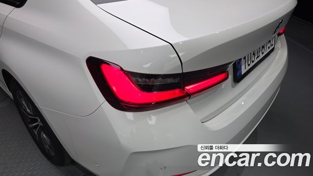 BMW 3-Series 320i