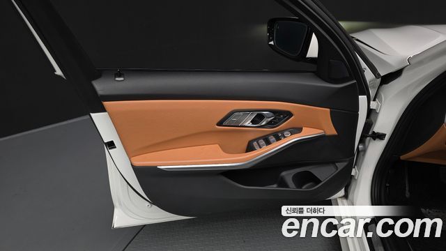 BMW 3-Series 320i