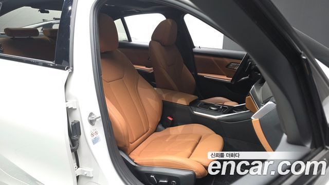 BMW 3-Series 320i