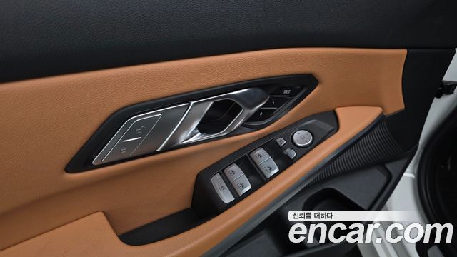 BMW 3-Series 320i