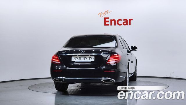 Mercedes-Benz E-Class E300 4MATIC Exclusive