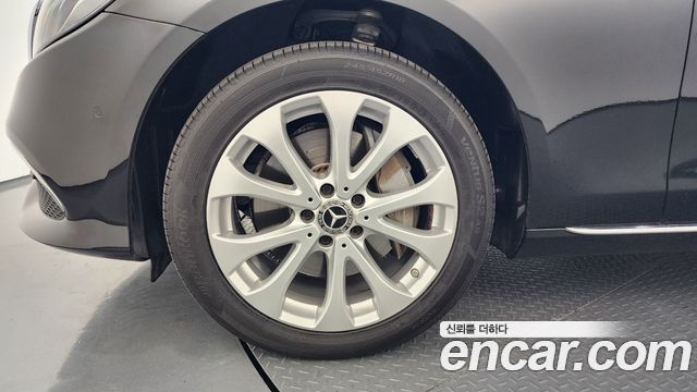 Mercedes-Benz E-Class E300 4MATIC Exclusive