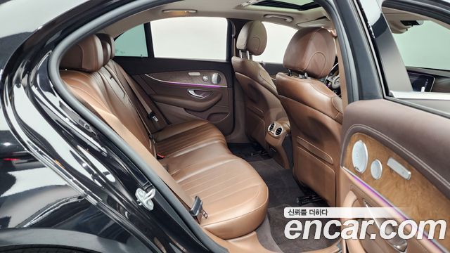 Mercedes-Benz E-Class E300 4MATIC Exclusive