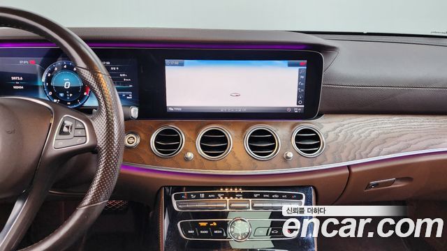 Mercedes-Benz E-Class E300 4MATIC Exclusive