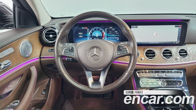 Mercedes-Benz E-Class E300 4MATIC Exclusive