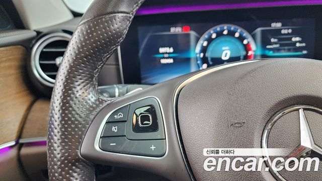 Mercedes-Benz E-Class E300 4MATIC Exclusive