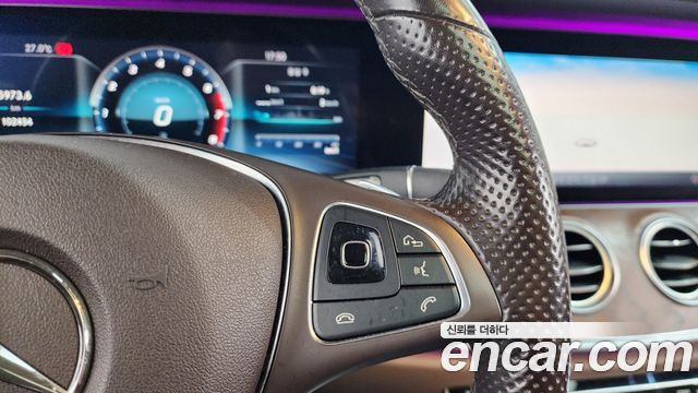Mercedes-Benz E-Class E300 4MATIC Exclusive