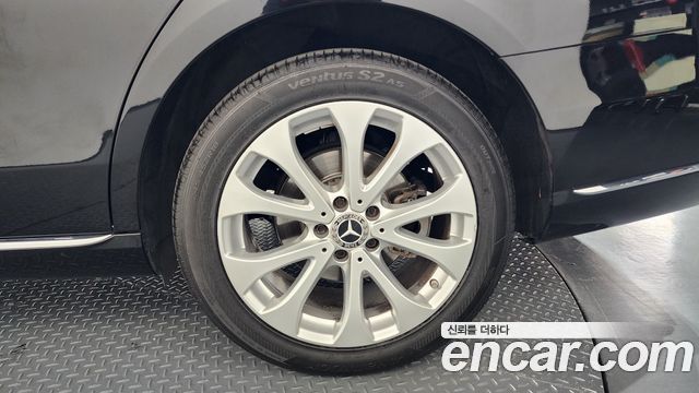 Mercedes-Benz E-Class E300 4MATIC Exclusive