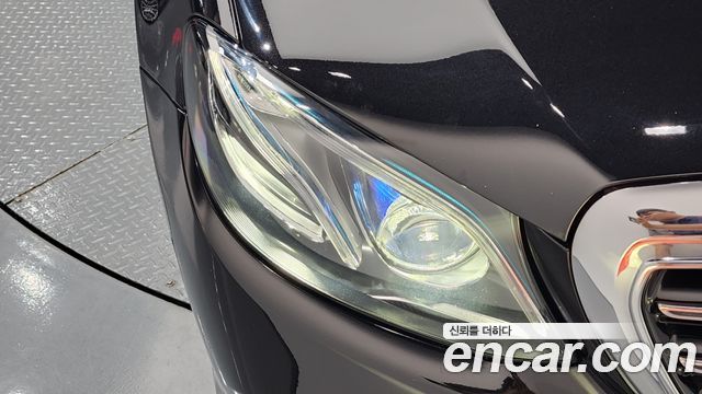 Mercedes-Benz E-Class E300 4MATIC Exclusive