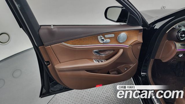 Mercedes-Benz E-Class E300 4MATIC Exclusive