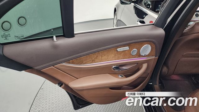 Mercedes-Benz E-Class E300 4MATIC Exclusive