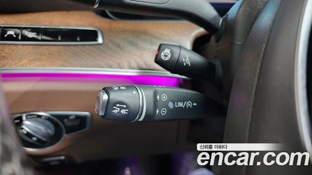 Mercedes-Benz E-Class E300 4MATIC Exclusive