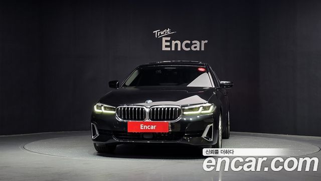 BMW 5-Series 520i Luxury