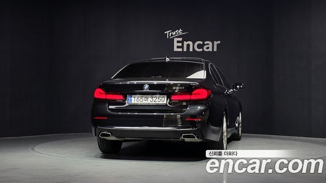 BMW 5-Series 520i Luxury