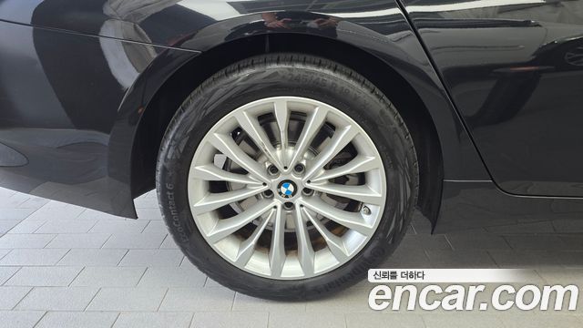 BMW 5-Series 520i Luxury