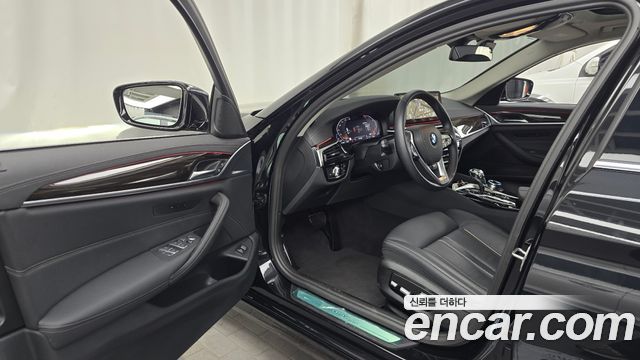 BMW 5-Series 520i Luxury