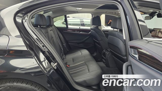 BMW 5-Series 520i Luxury