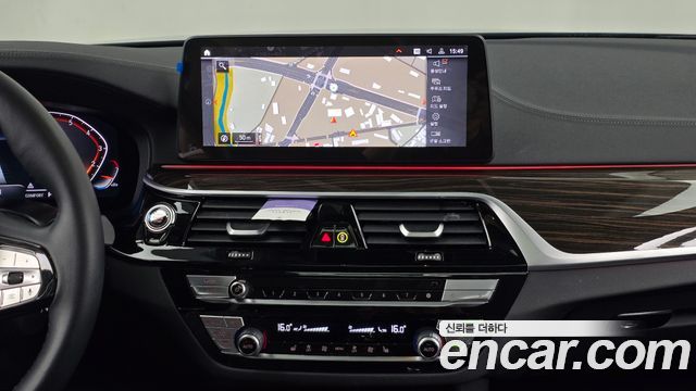 BMW 5-Series 520i Luxury