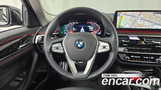 BMW 5-Series 520i Luxury