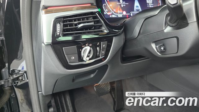 BMW 5-Series 520i Luxury