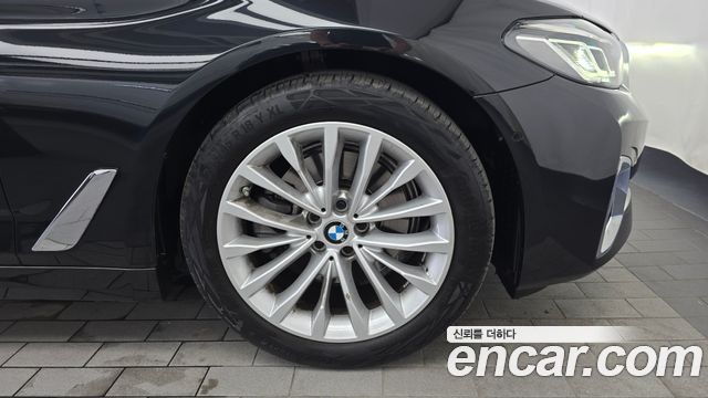 BMW 5-Series 520i Luxury