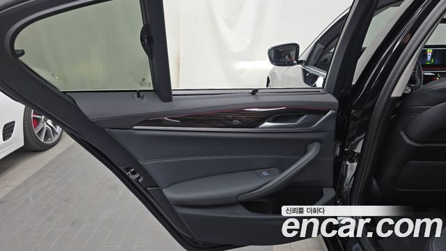 BMW 5-Series 520i Luxury