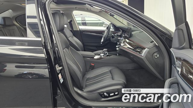 BMW 5-Series 520i Luxury