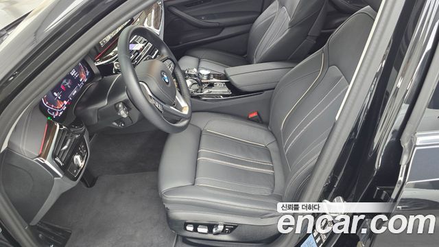 BMW 5-Series 520i Luxury