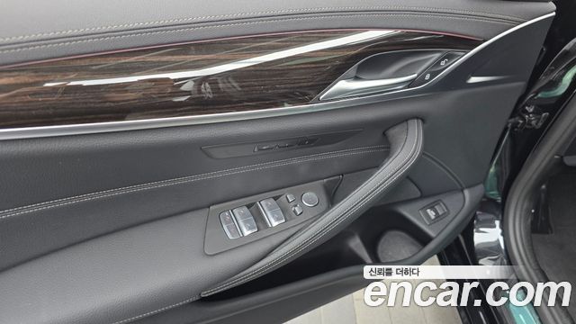 BMW 5-Series 520i Luxury
